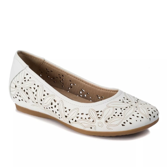 BareTraps Shoes - Baretraps Mariah Flats White -7.5